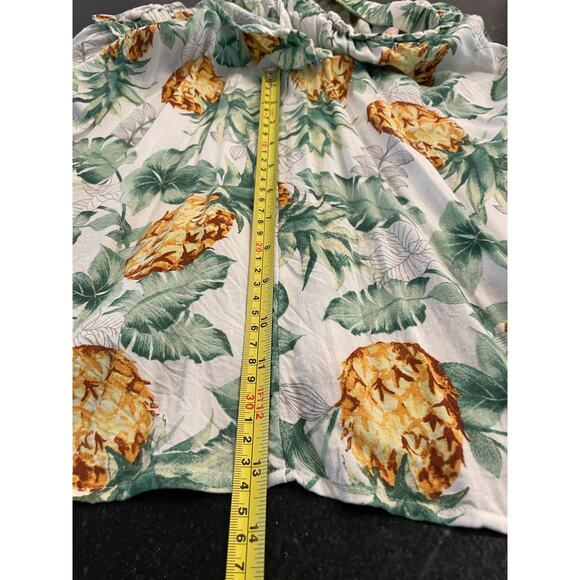 Skies are Blue off the shoulder leaf and flower top SM - Picture 6 of 8